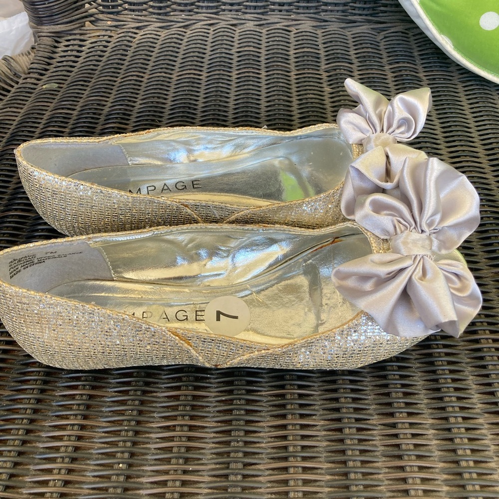 Rampage Silver Flats with Chic Bow Detail - Picture 3 of 4